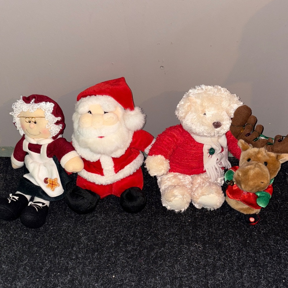 Festive Plush Toy Set with Santa and Friends